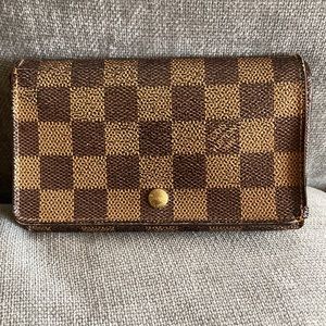Louis Vuitton Damier Ebene Porte Monnaie Billets Tresor Wallet.